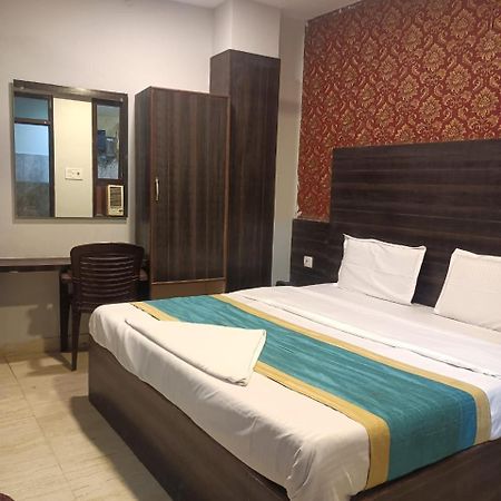 Hotel Park Avenue Lucknow Bagian luar foto