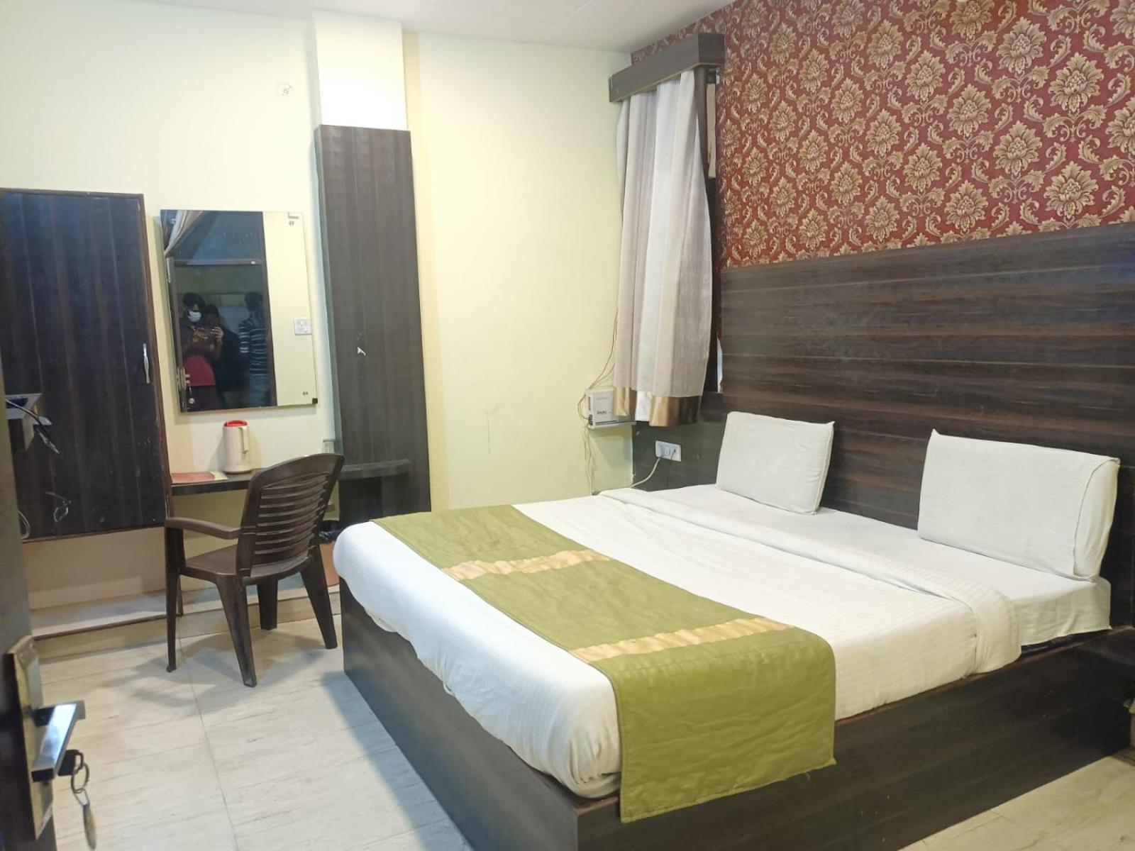 Hotel Park Avenue Lucknow Bagian luar foto