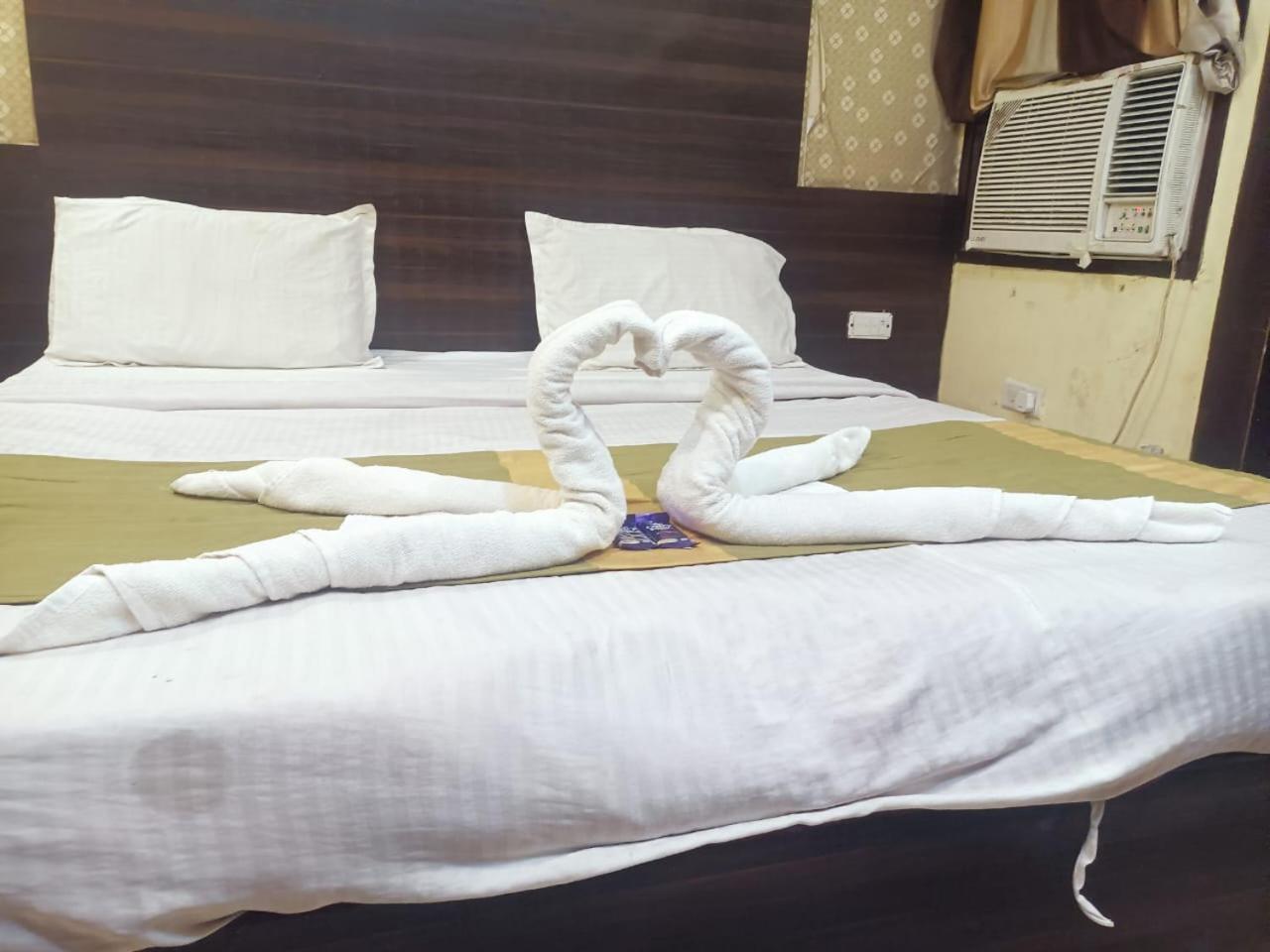 Hotel Park Avenue Lucknow Bagian luar foto