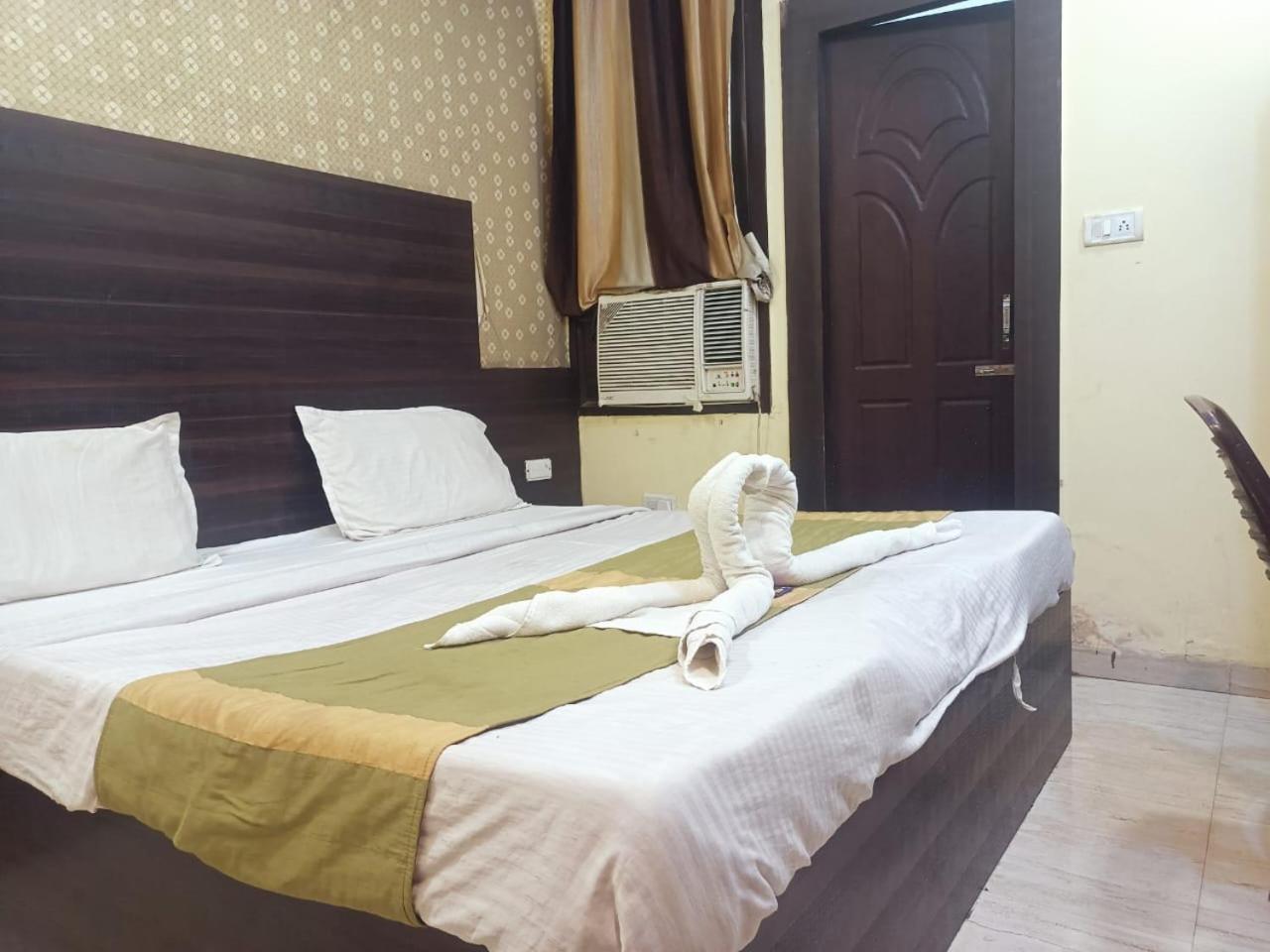 Hotel Park Avenue Lucknow Bagian luar foto