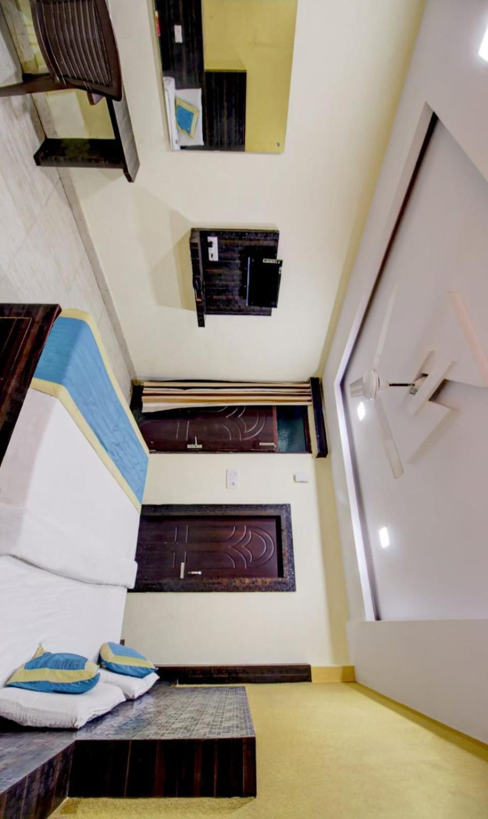 Hotel Park Avenue Lucknow Bagian luar foto