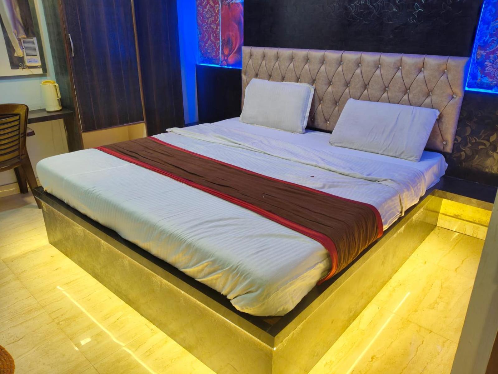 Hotel Park Avenue Lucknow Bagian luar foto
