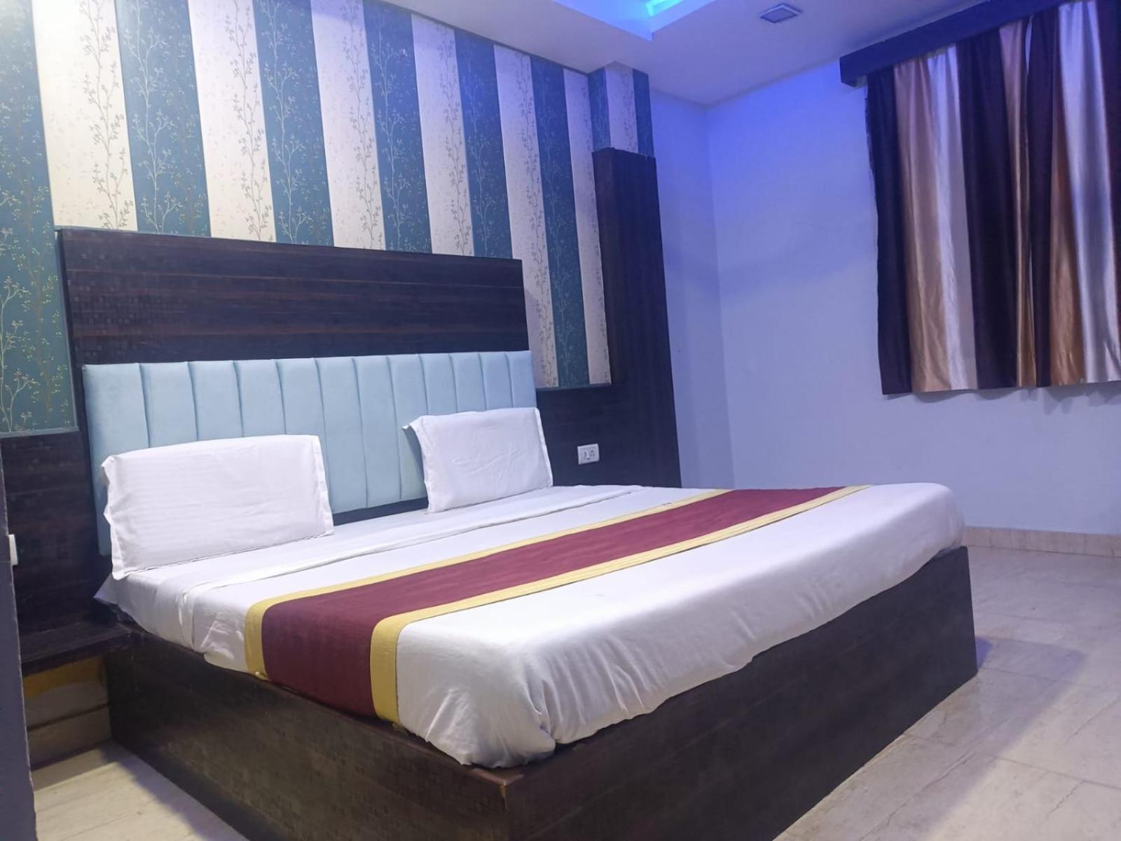 Hotel Park Avenue Lucknow Bagian luar foto